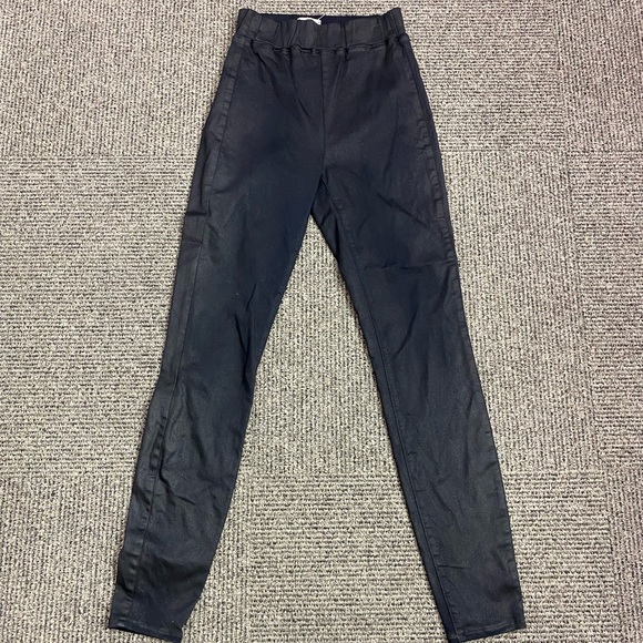 L’AGENCE - Picture 1 of 1